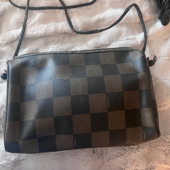 Vintage Fendi single zipper purse - Picture 2 of 3